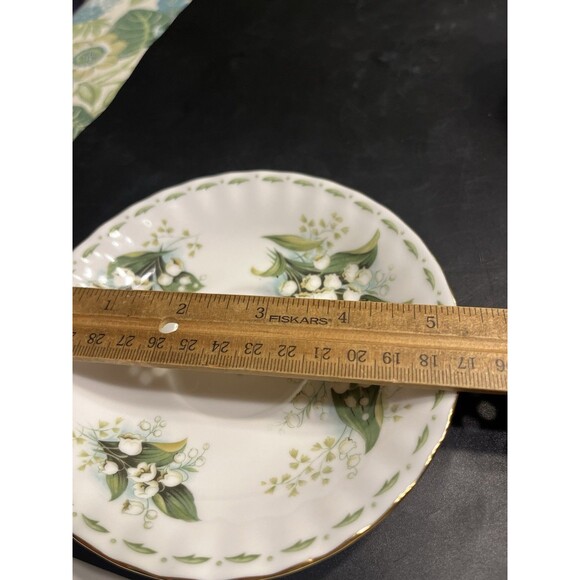 Royal Albert Flower of the Month "Lily of the Valley - May" Teacup & Saucer Set - Picture 11 of 11